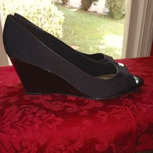 Peep toe Wedge Black Bandolino shoes unworn